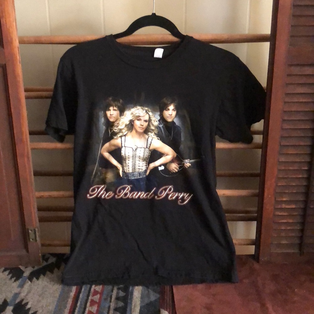 💕🌸🌷FREE WITH ANY PURCHASEThe Band Perry t shirt